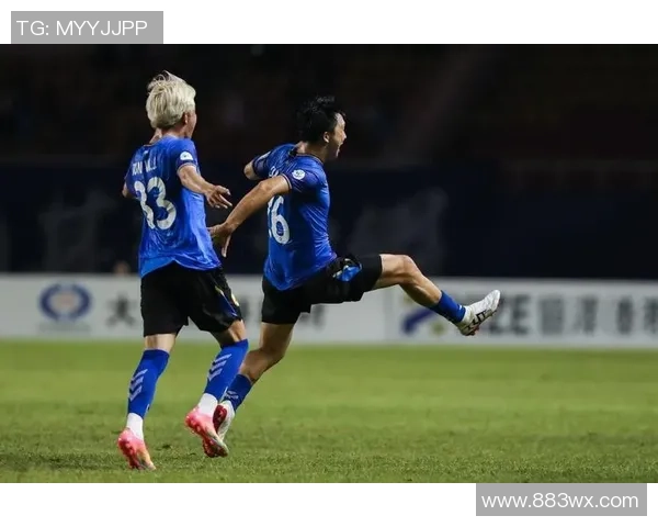 铜梁龙逆转大连鲲城 向余望世界波双响近3轮打入4球助力球队追分 铜梁龙逆转大连鲲城 向余望世界波双响近3轮打入4球助力球队追分